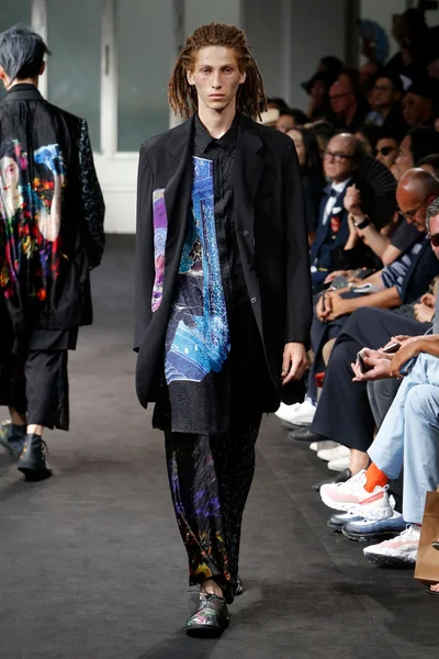 Look 28